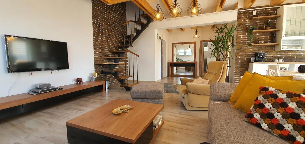Hoobee Home & Rooftop Terrace Тыргу-Муреш Экстерьер фото